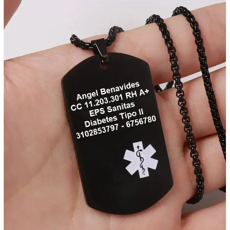 Collar de identificación de acero inoxidable plateado con placa grabada